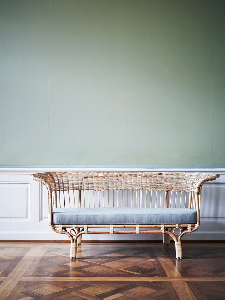 Belladonna Sofa with Cushion