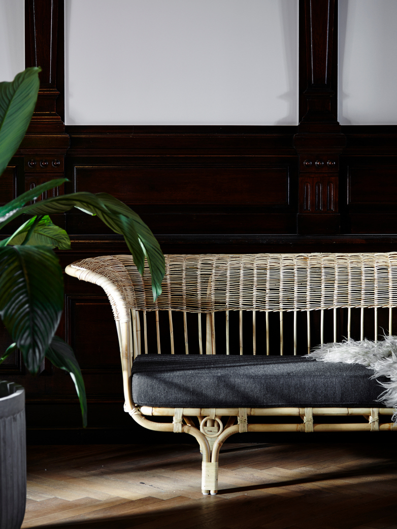 Belladonna Sofa with Cushion