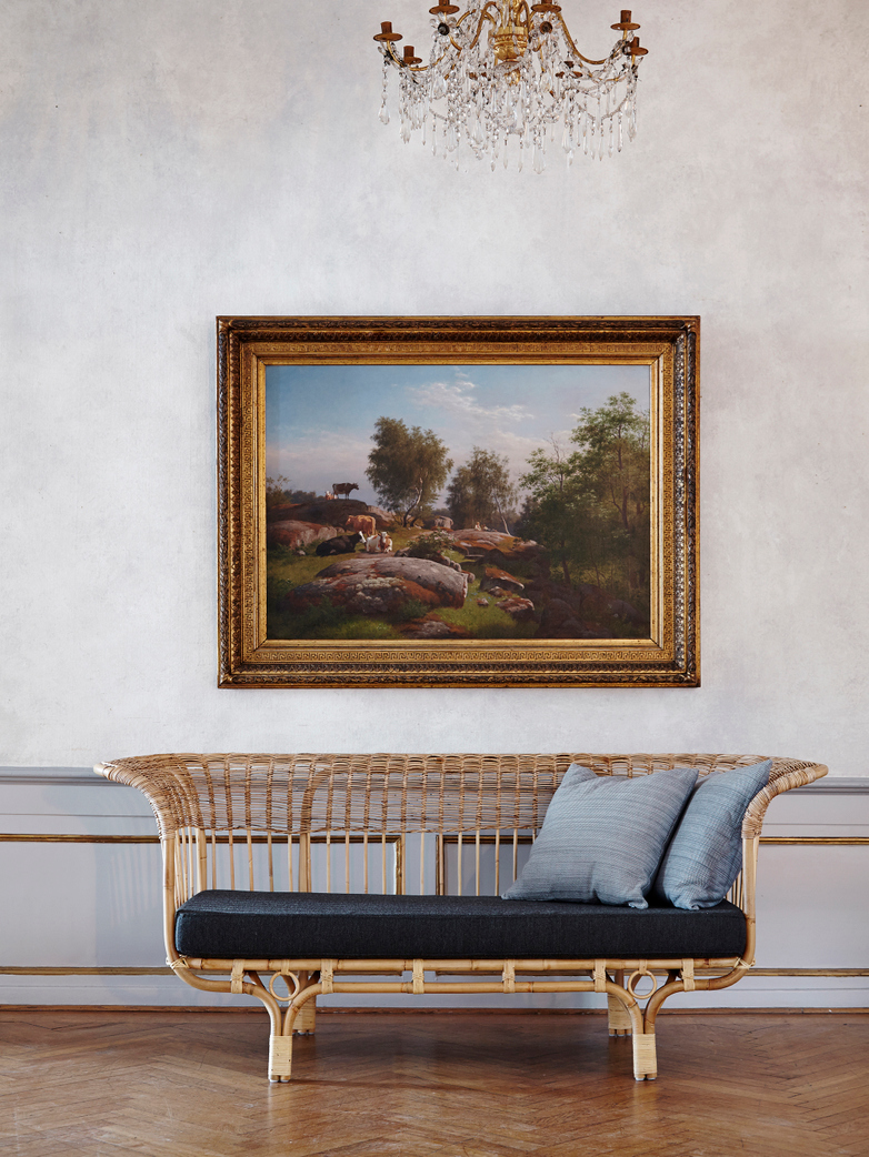 Belladonna Sofa with Cushion