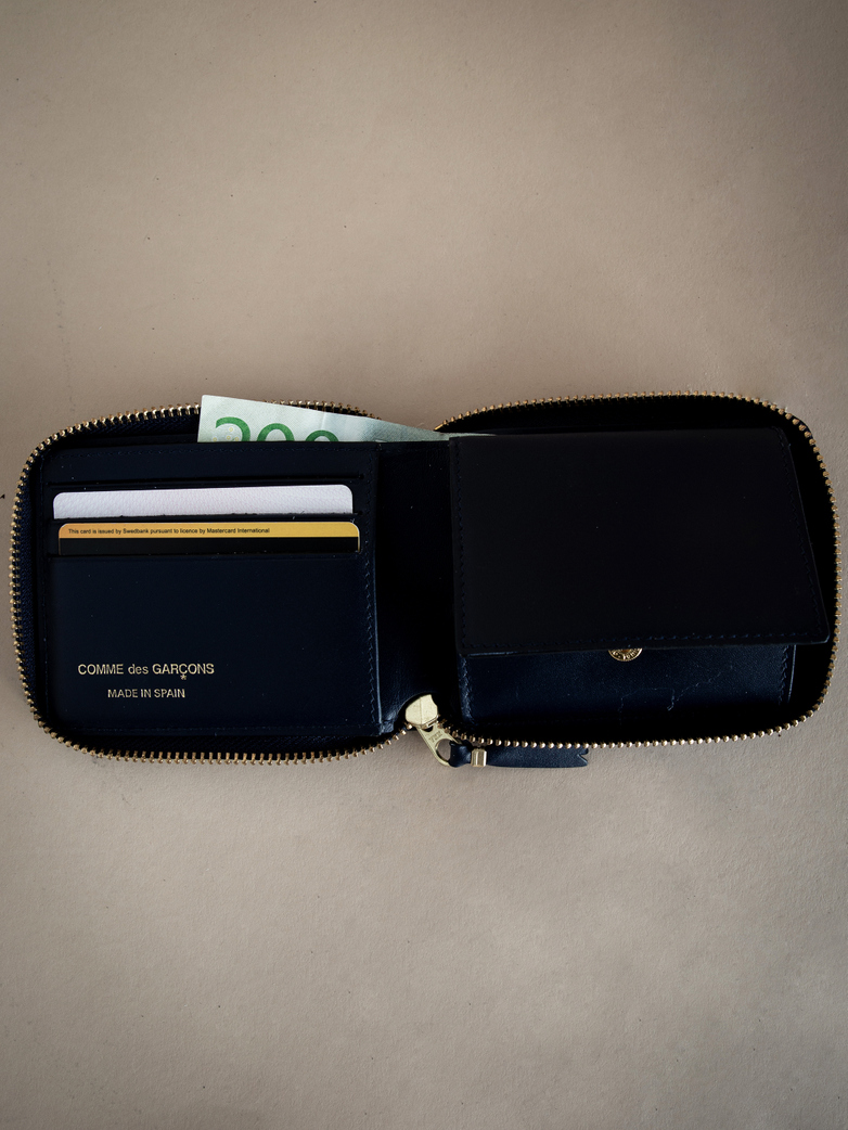 Classic Zip Around Wallet – Black