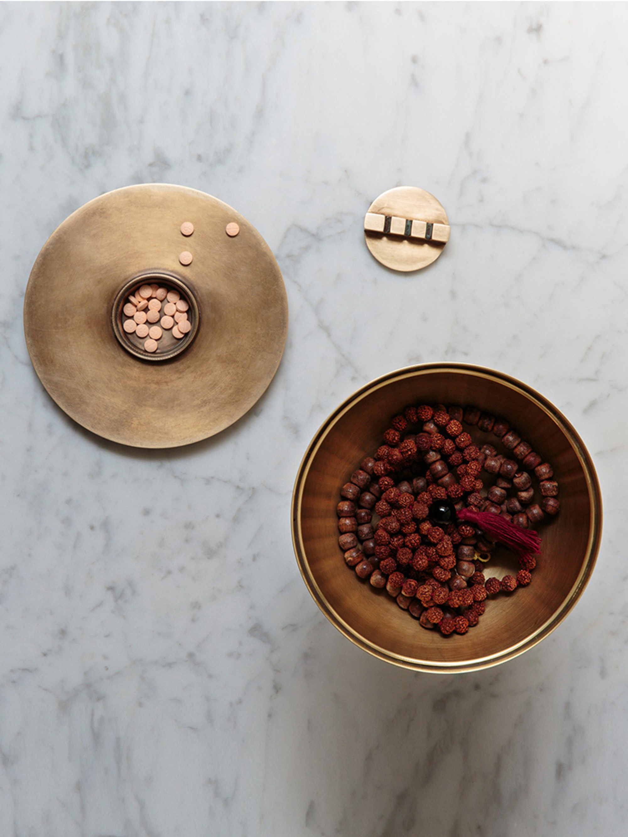 9769 72a5cc1083 Acen Apparatus Studio Censer From Above Against Marble With Pills 1800x1800 Portrait